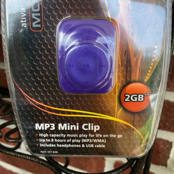 Ativa MP3 Mobil It Mini Clip 2GB Music Purple Player with Cables - Picture 2 of 7